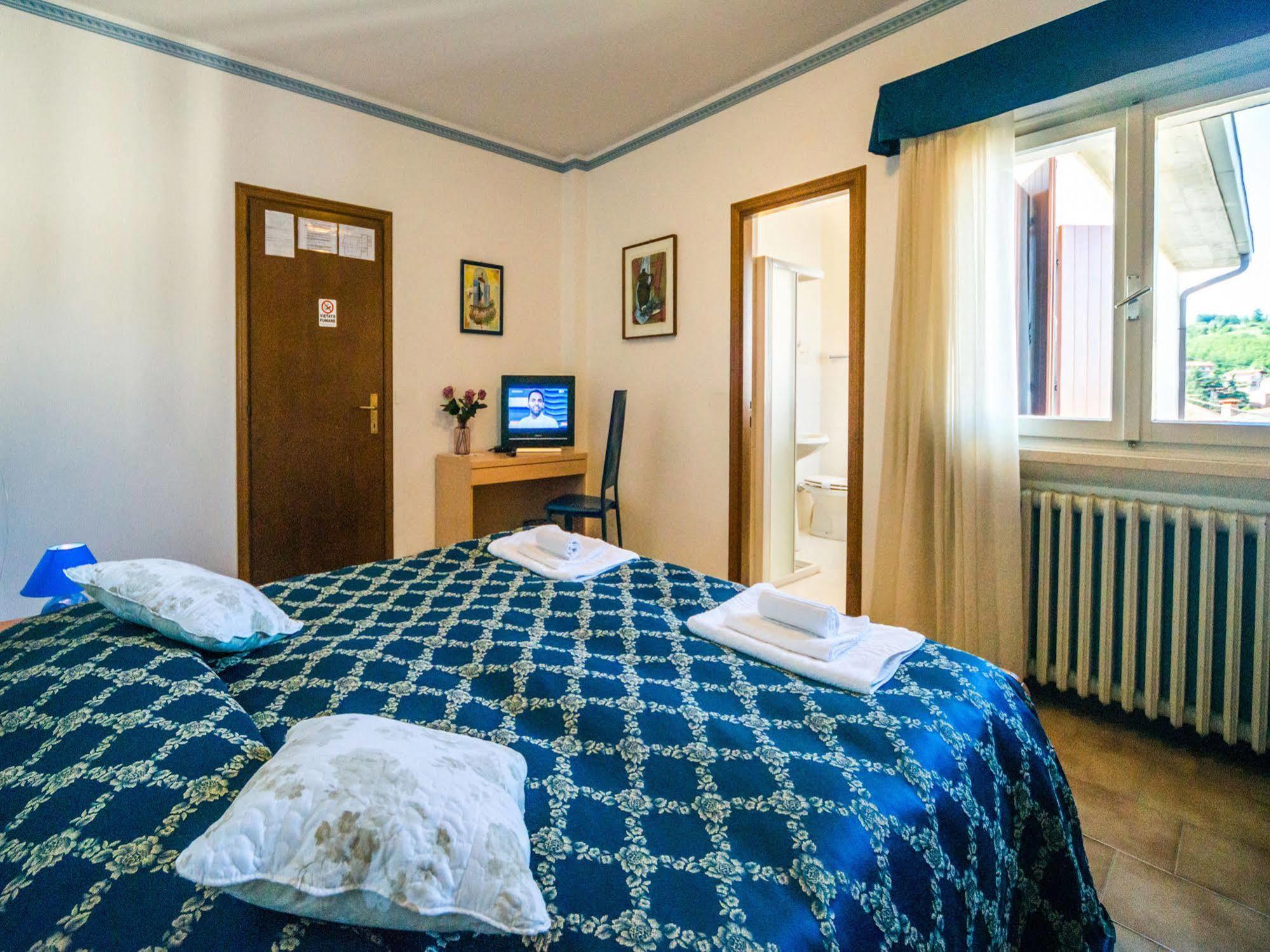 Albergo Centrale San Zeno di Montagna Bagian luar foto